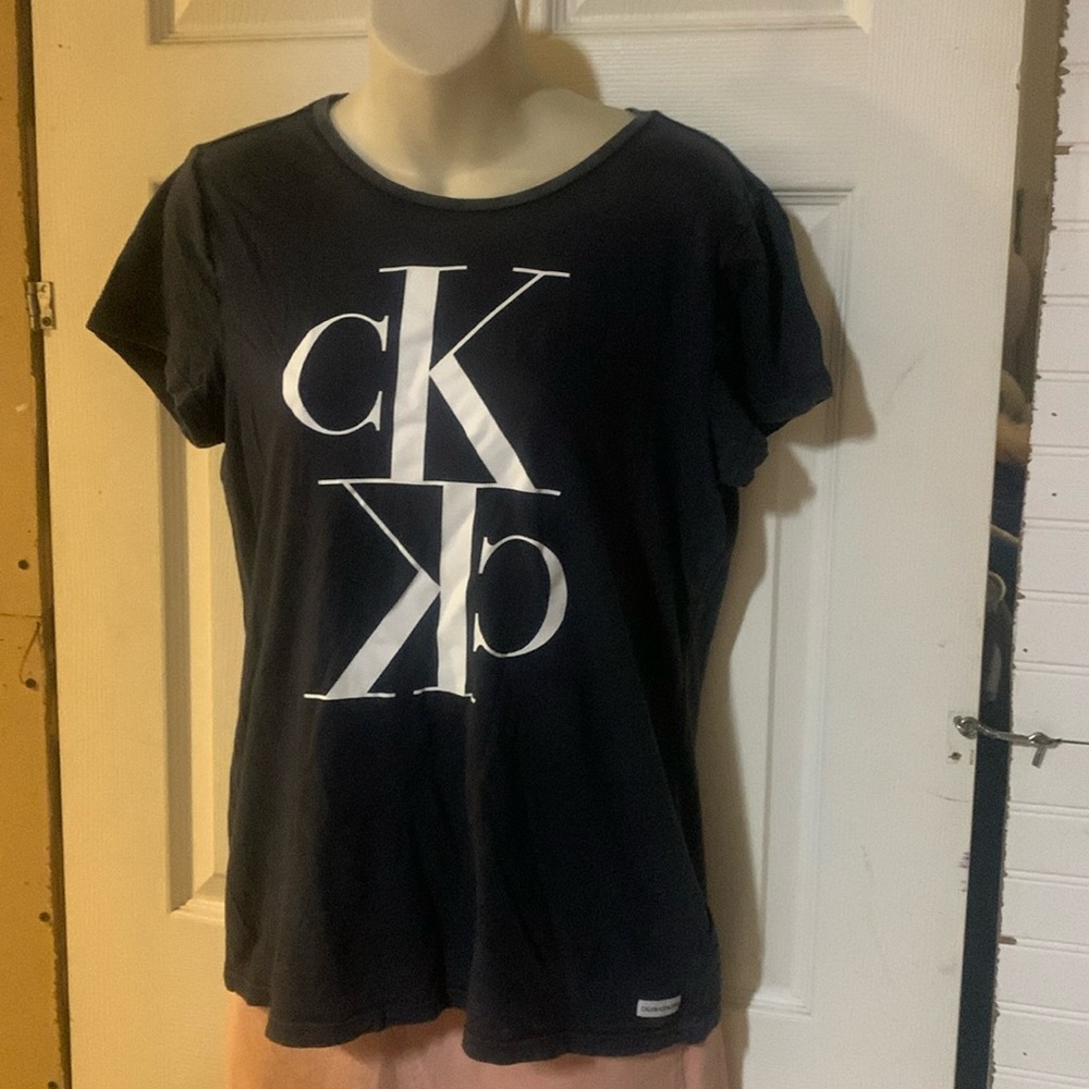 Calvin Klein Top!!